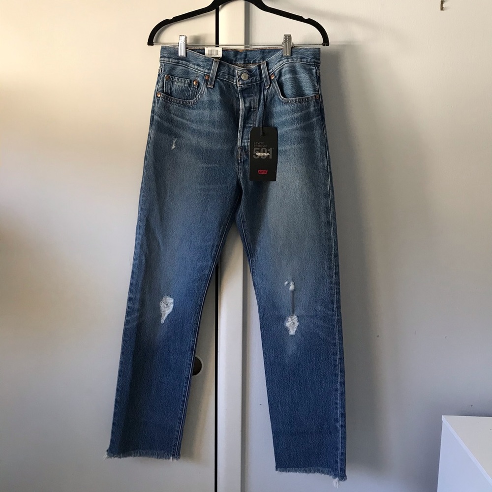 NWT - Levi’s 501 high Waist Rip Fray Jeans
